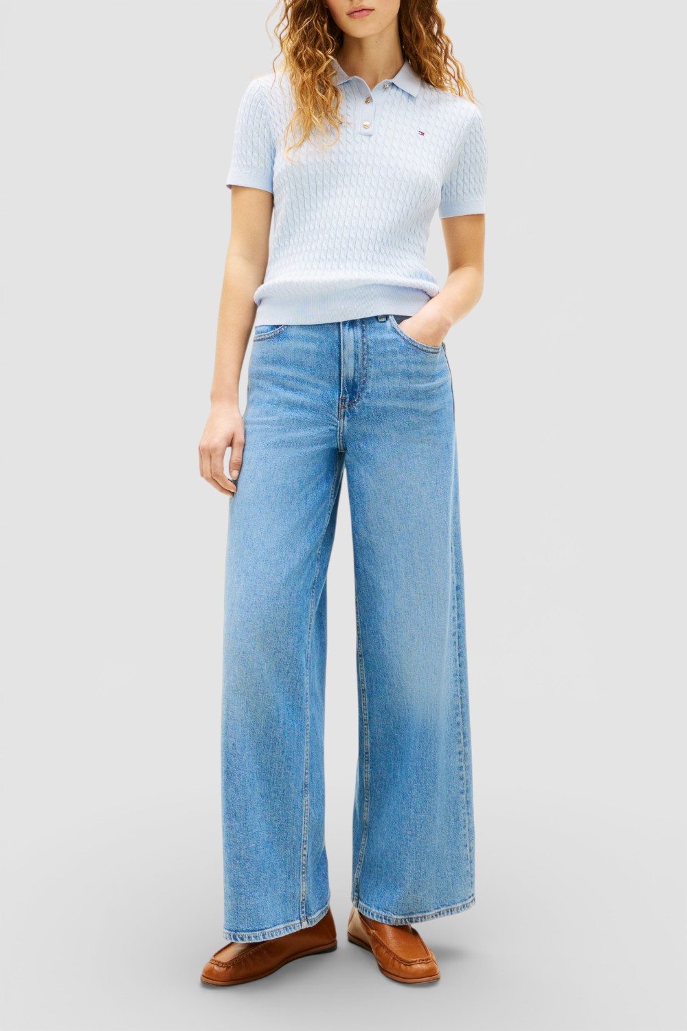 תמונת כל הלוק של חולצת פולו סריג